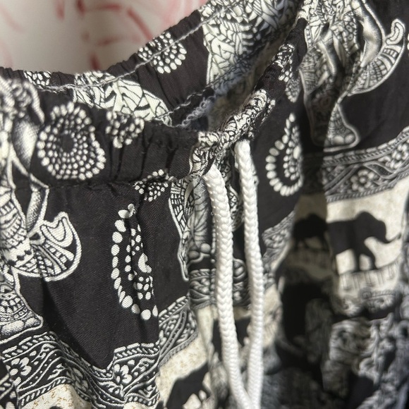 Elephant Print Black and White Boho Hippie Shorts Free Size - Picture 10 of 16